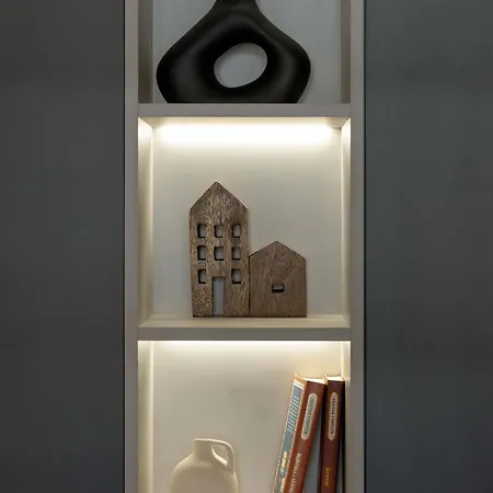 Modern With Parking And Air Conditioning In The Center Of By Renters