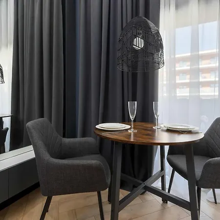 Lägenhet Modern With Parking And Air Conditioning In The Center Of By Renters