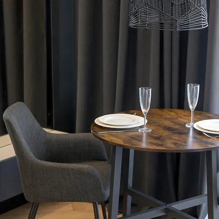 Modern With Parking And Air Conditioning In The Center Of By Renters Βρότσλαβ