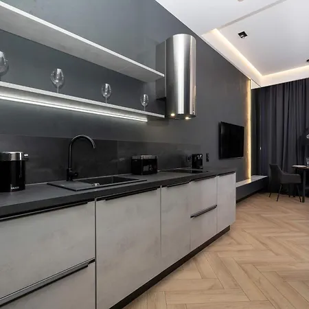 Modern With Parking And Air Conditioning In The Center Of By Renters